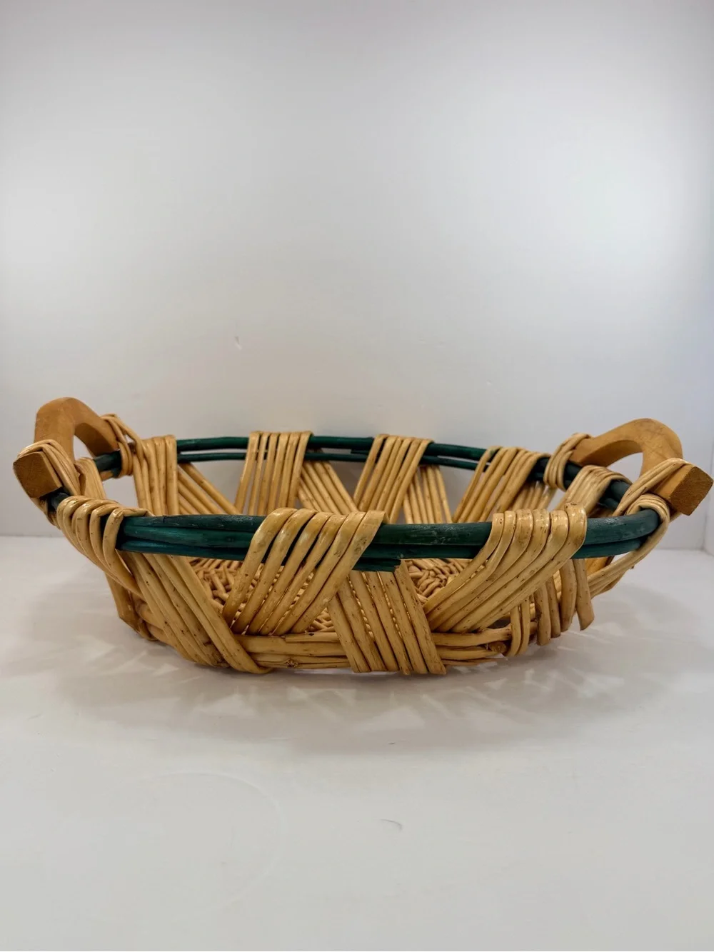 VTG Sunburst Wicker Centerpiece - Large 17